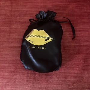 Misses Kisses DEEP PLUNGE BRA KIT comes with moderate bra as well!!